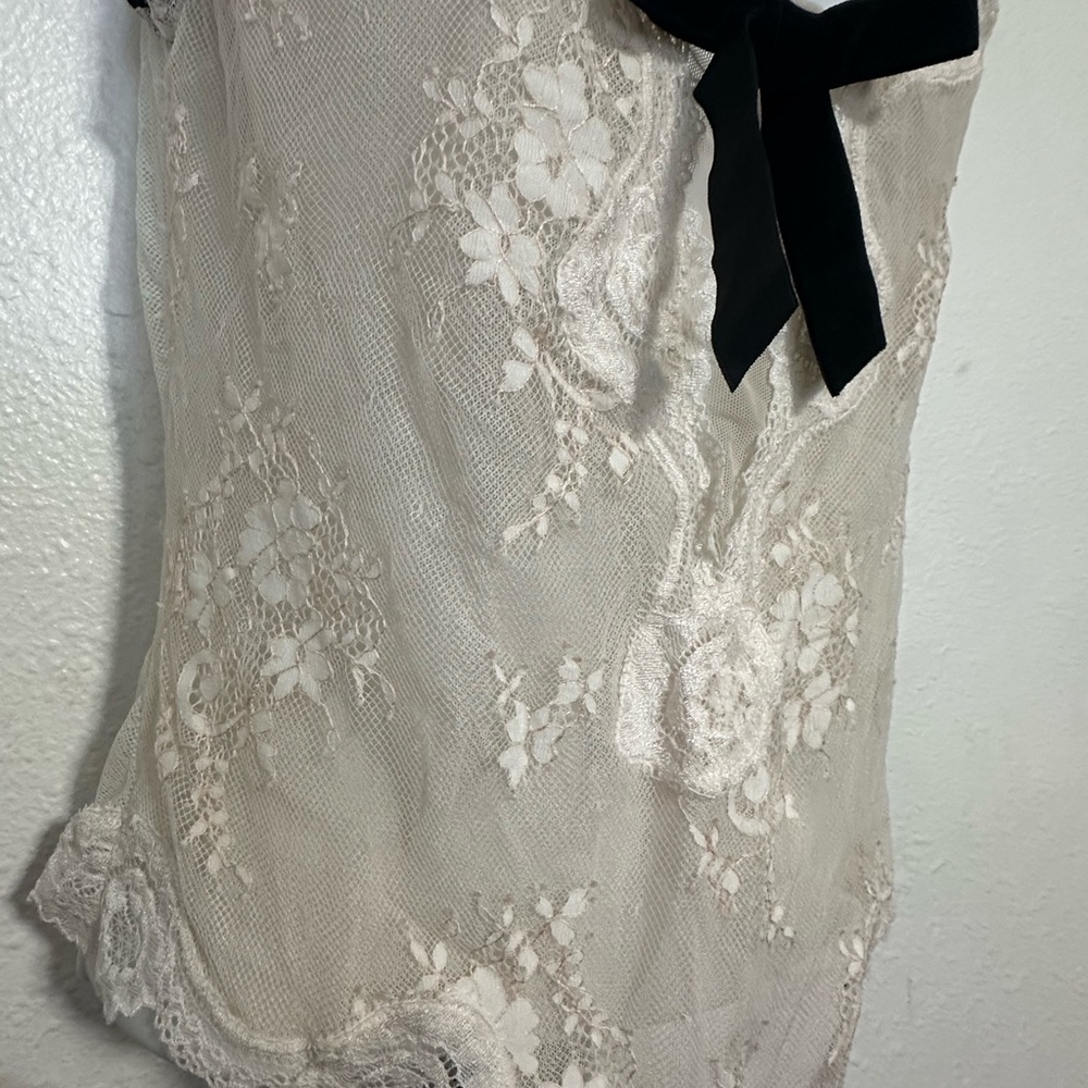 Victoria's Secret Cream Lace Lingerie romantic bodysuit black velvet trim - Picture 5 of 11